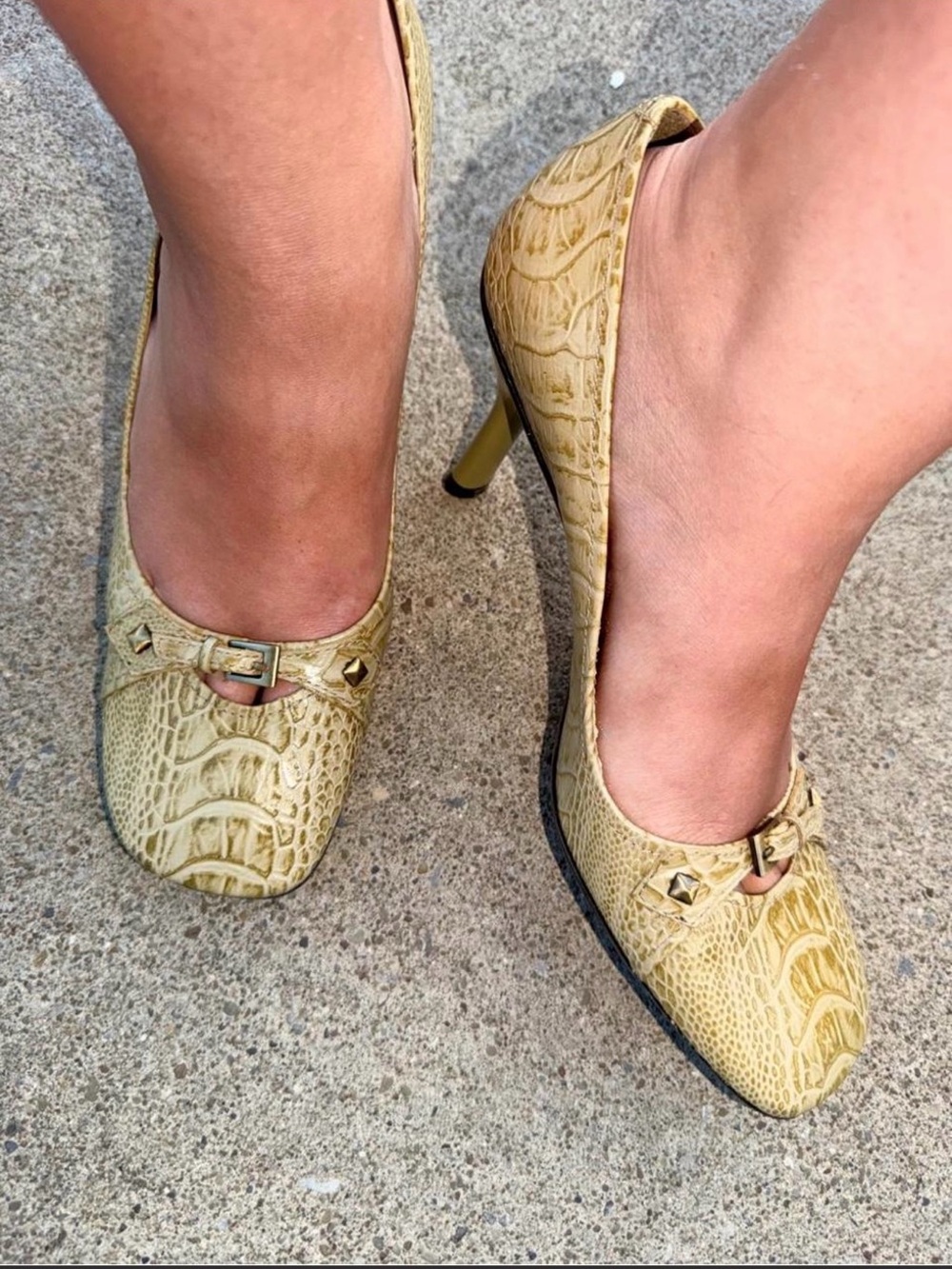 Vintage-Inspired Yellow Croc-Embossed Women's Heels